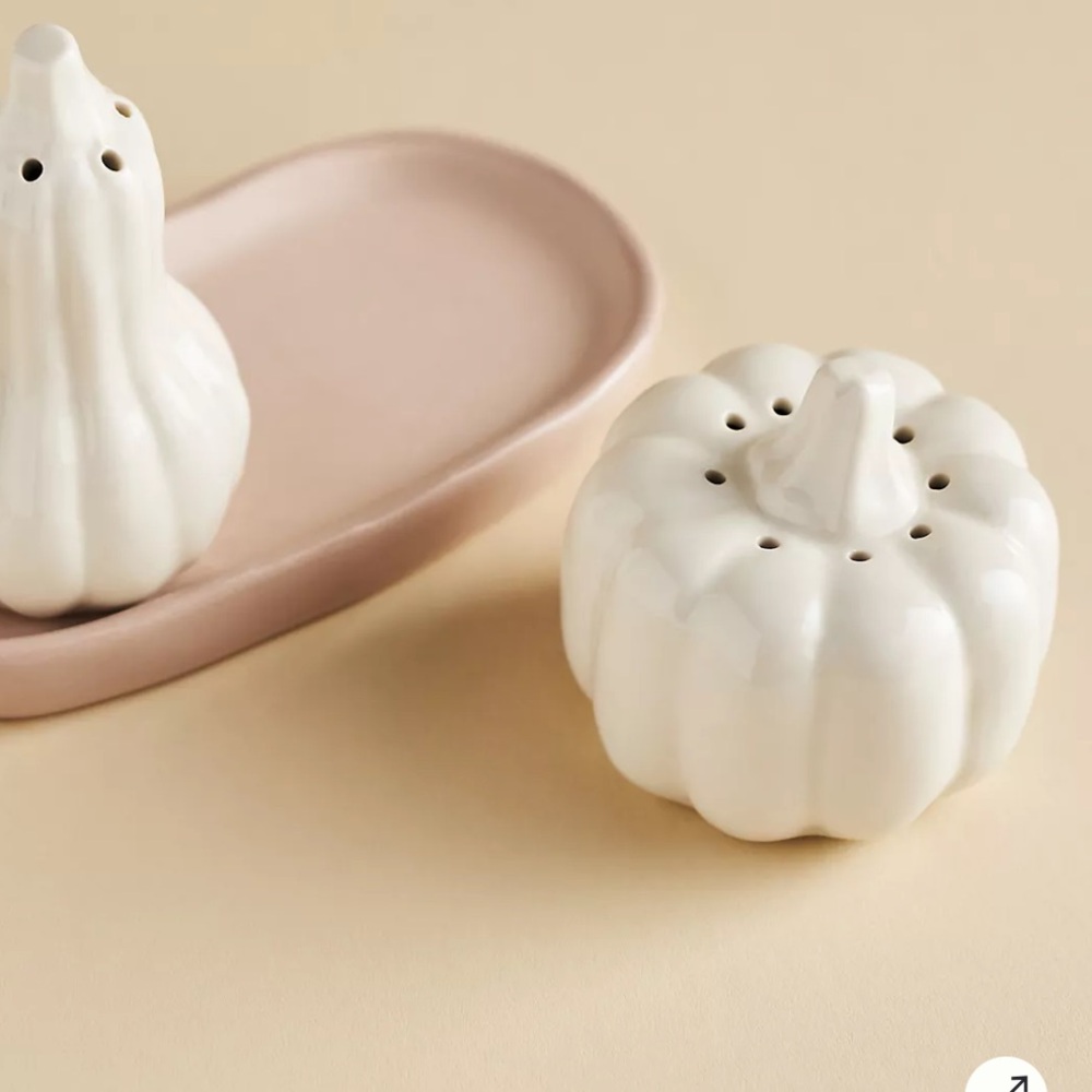 NWT Anthropologie Cindy Pumpkin Salt & Pepper Shakers Glazed Stoneware - Picture 3 of 4